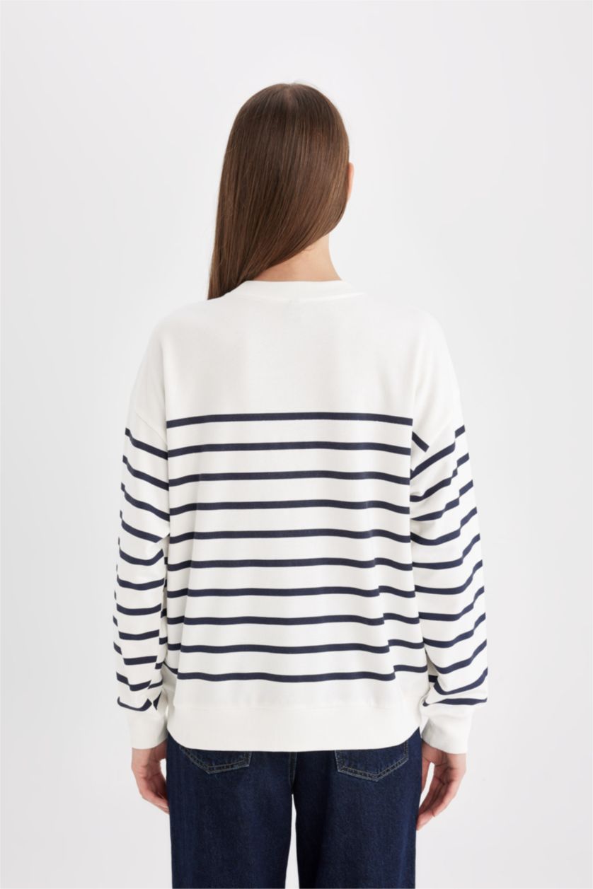 Kadın Ekru Relax Fit Bisiklet Yaka Çizgili İnce Sweatshirt