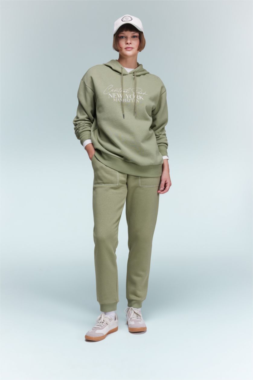 نساء كاكي سويت شيرت مطبوع قصة مريحة بغطاء للرأس