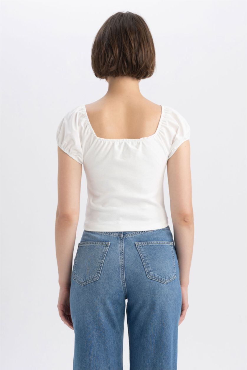 حريمي اوف وايت تي شيرت نص كم مضلع بكتف مفتوح