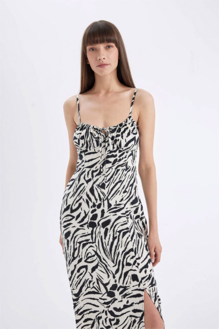 Kadın Siyah A Kesim Kalp Yaka Zebra Desenli Viskon Askılı Maxi Elbise