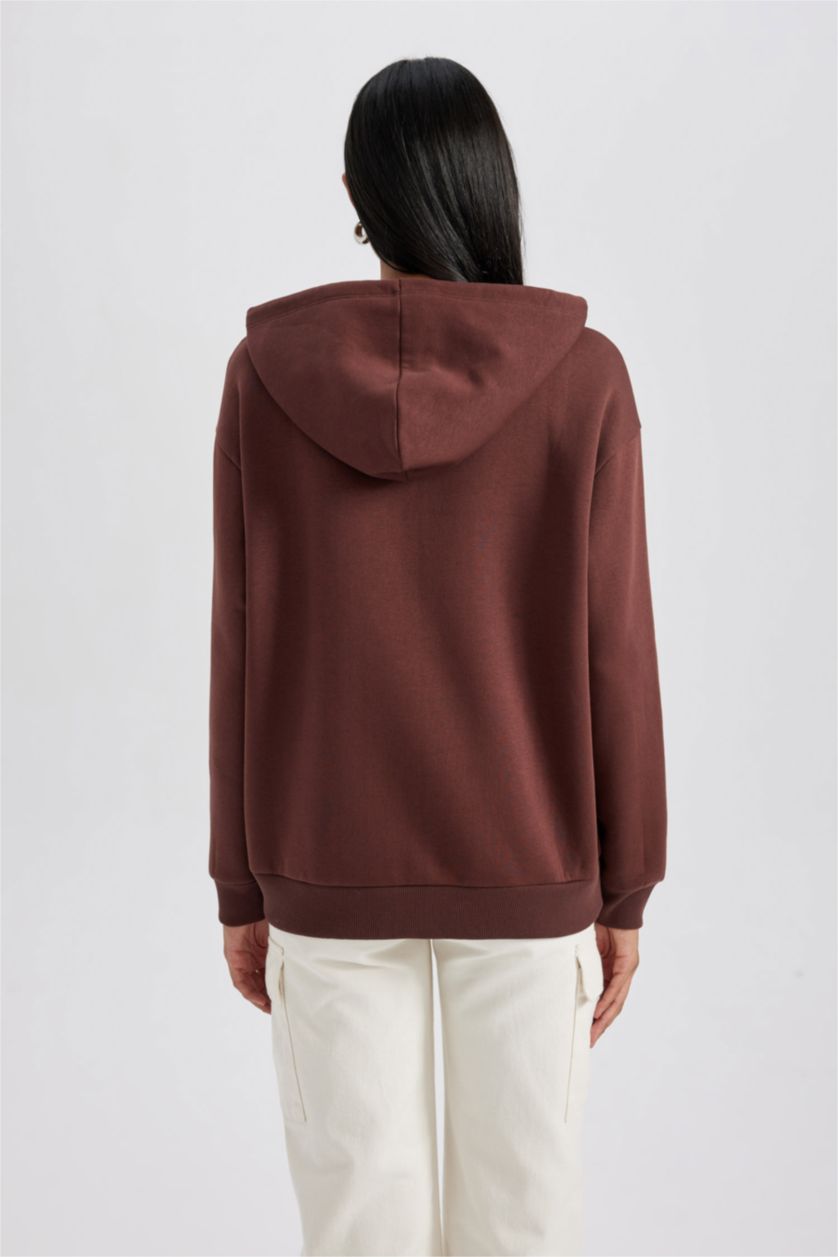 حريمي بني سويت شيرت بقصة مريحة بكابيشون