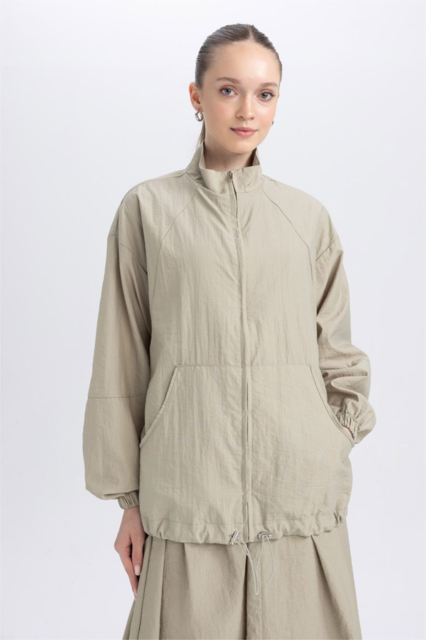 نساء كاكي فاتح تونيك كم طويل قصة عادية