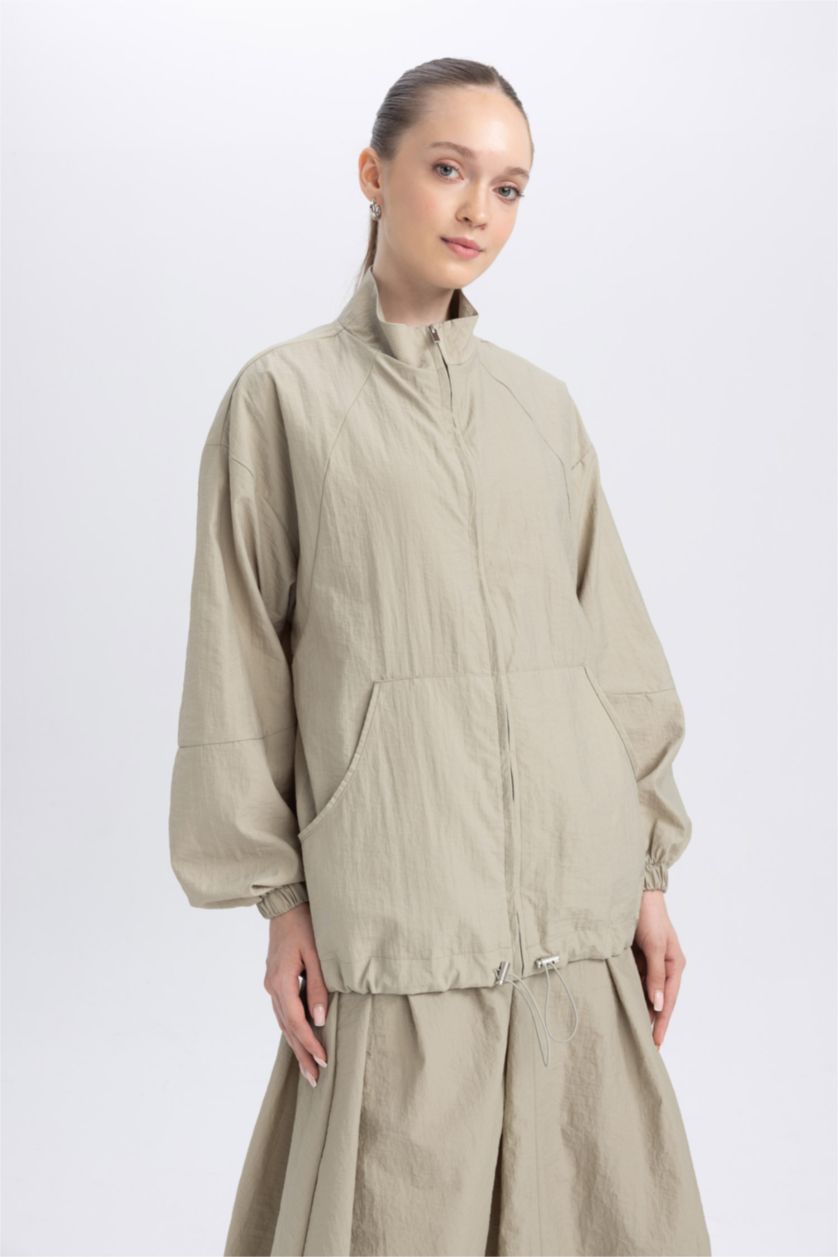 نساء كاكي فاتح تونيك كم طويل قصة عادية