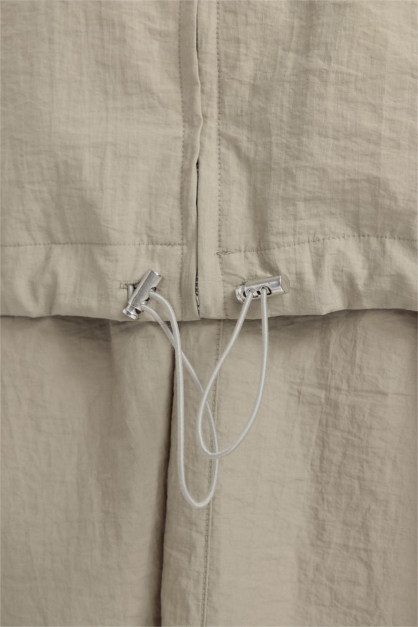 نساء كاكي فاتح تونيك كم طويل قصة عادية