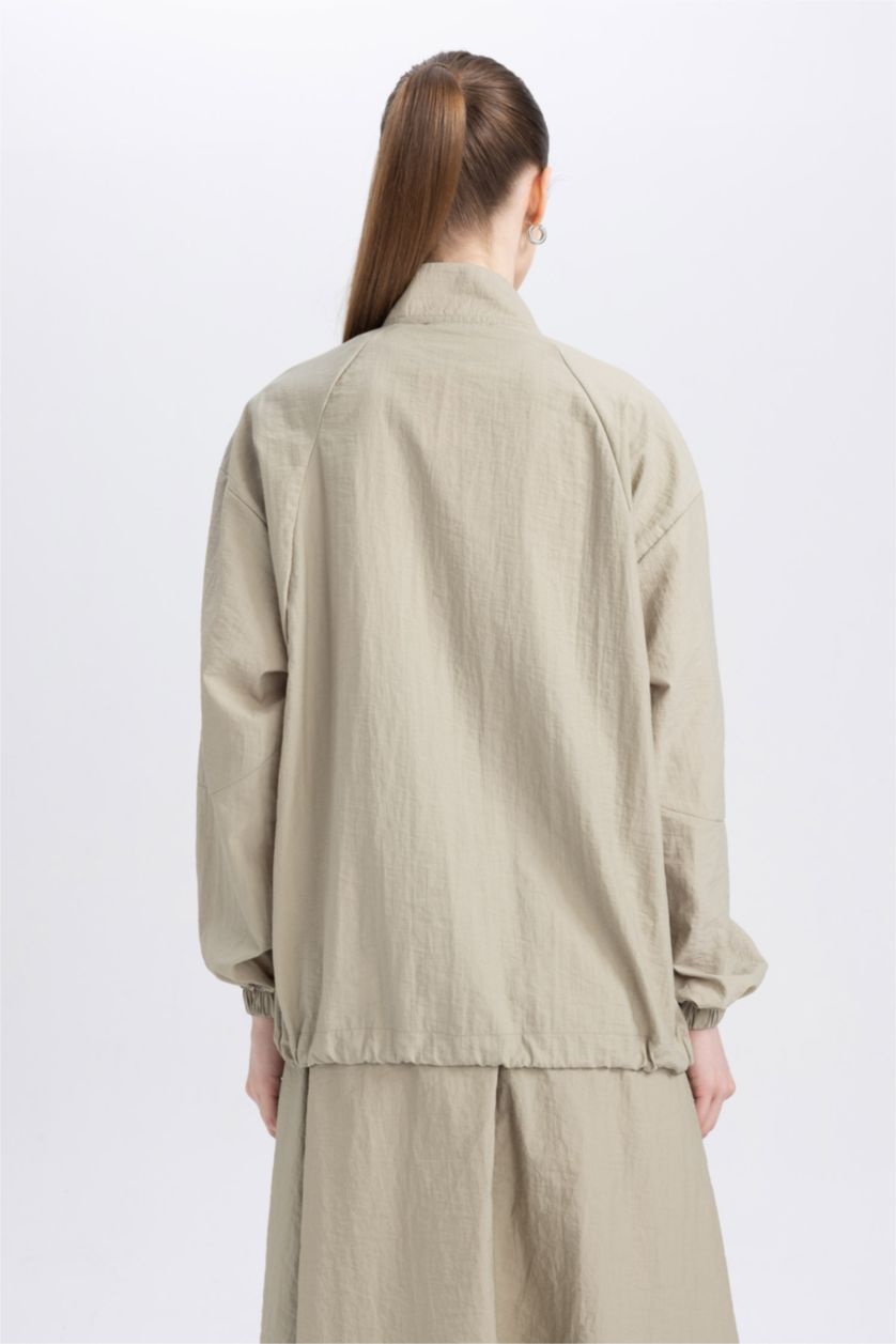 نساء كاكي فاتح تونيك كم طويل قصة عادية