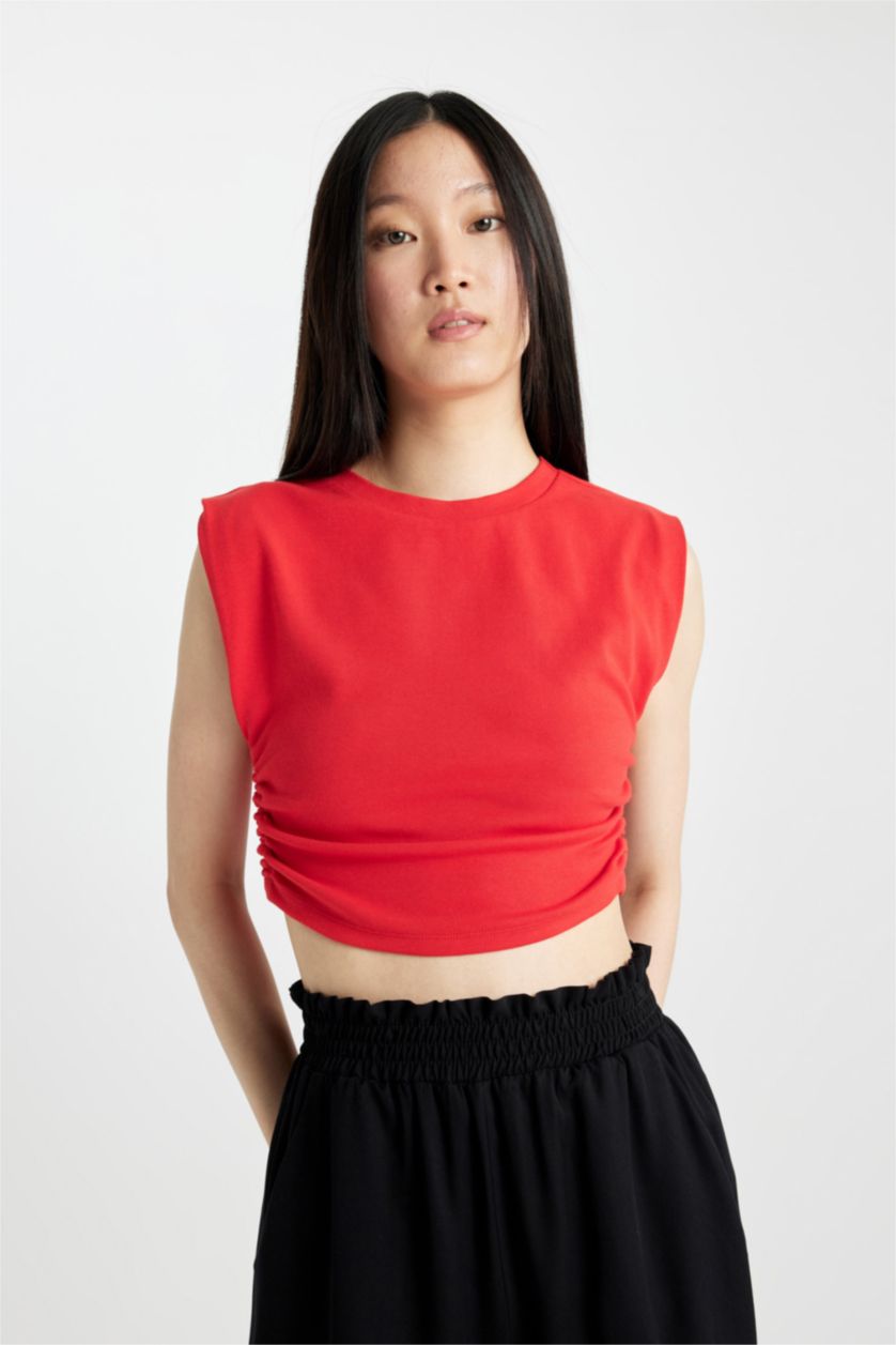 Kadın Kırmızı Slim Fit Dar Kesim Bisiklet Yaka Basic Düz Kolsuz Kırmızı Tişört