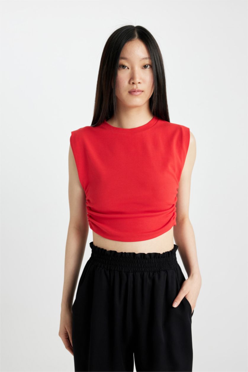 Kadın Kırmızı Slim Fit Dar Kesim Bisiklet Yaka Basic Düz Kolsuz Kırmızı Tişört