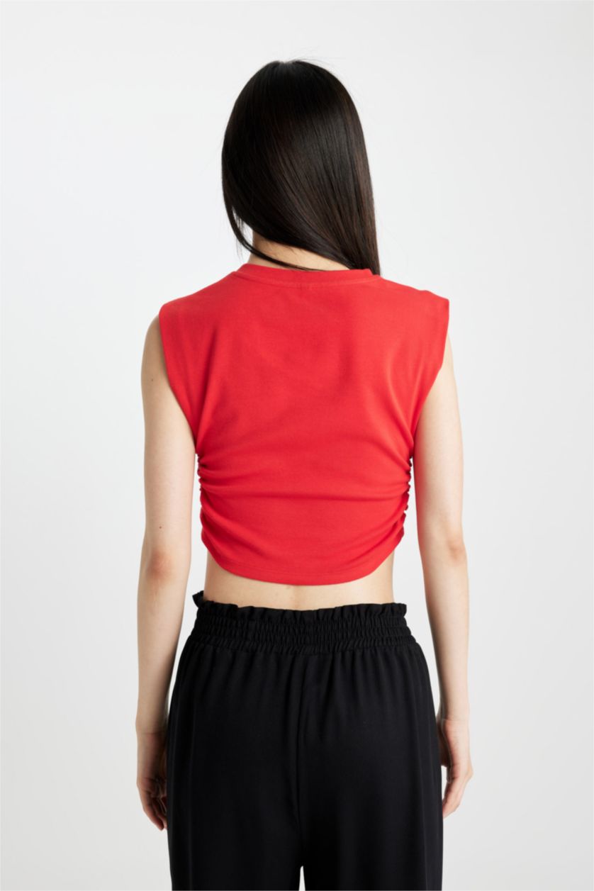 Kadın Kırmızı Slim Fit Dar Kesim Bisiklet Yaka Basic Düz Kolsuz Kırmızı Tişört