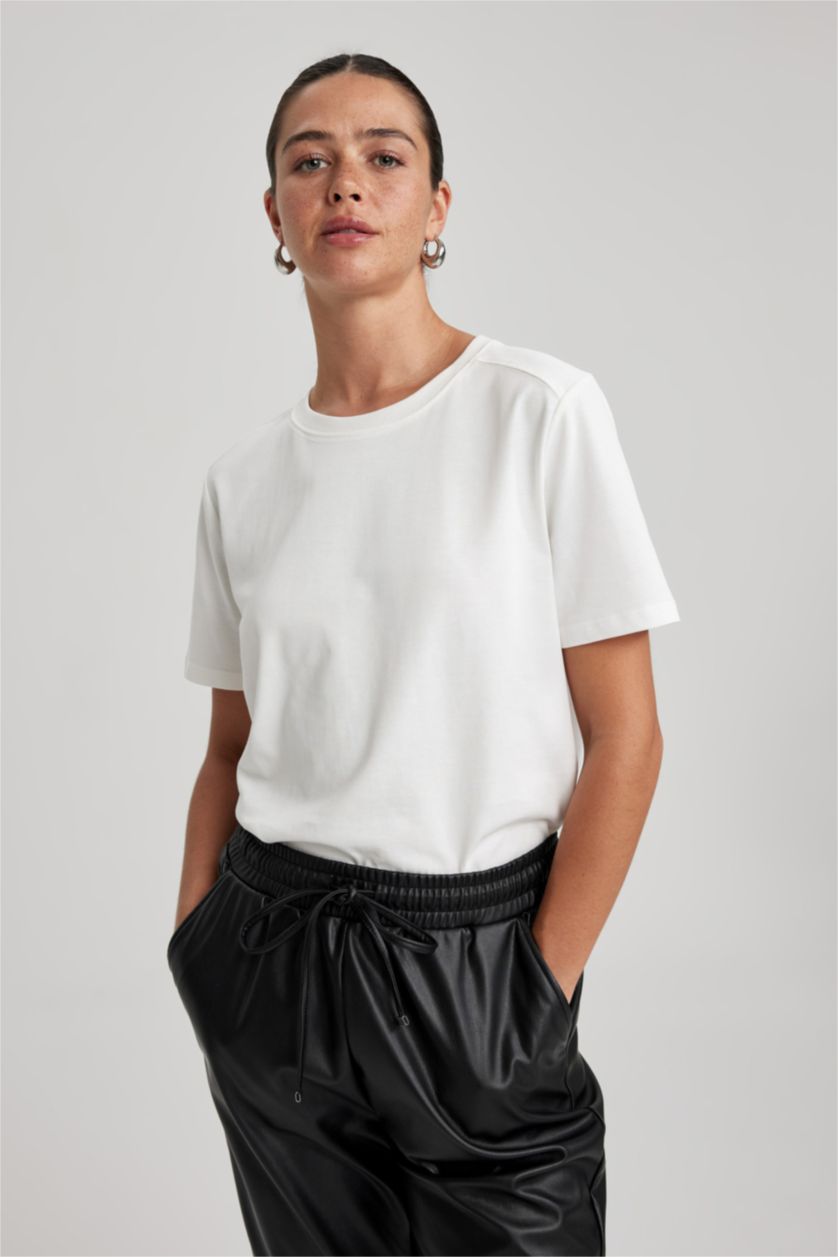 نساء بيج فاتح تيشيرت قطن نص ردن قصة عادية بياخة مستديرة