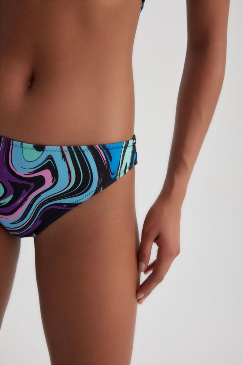 Kadın Siyah Regular Fit Batik Bikini Alt