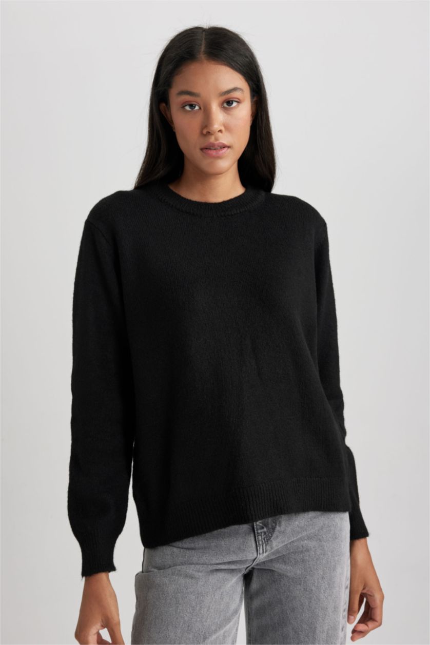 Woman Black Regular Fit Pullover