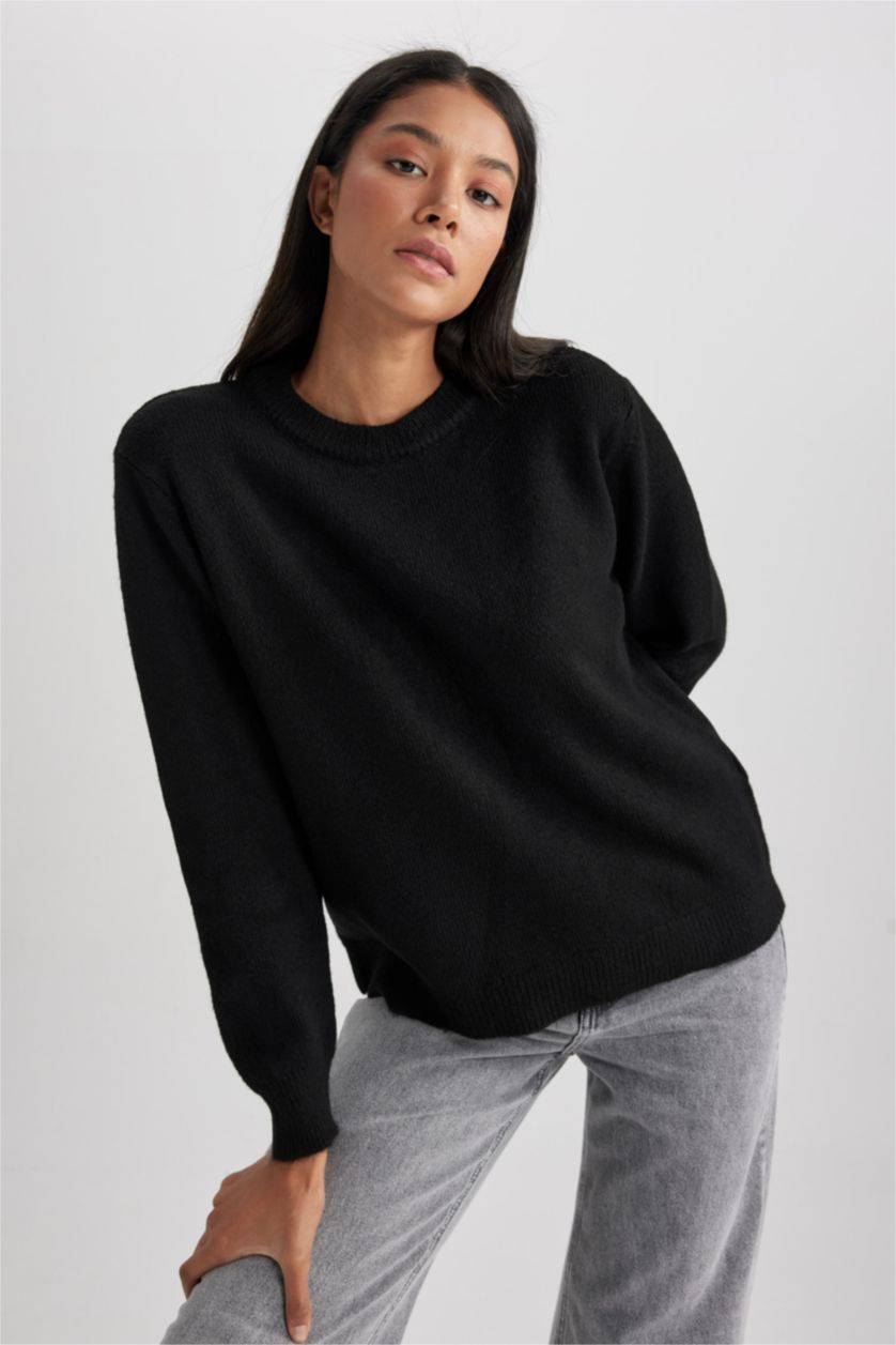 Woman Black Regular Fit Pullover