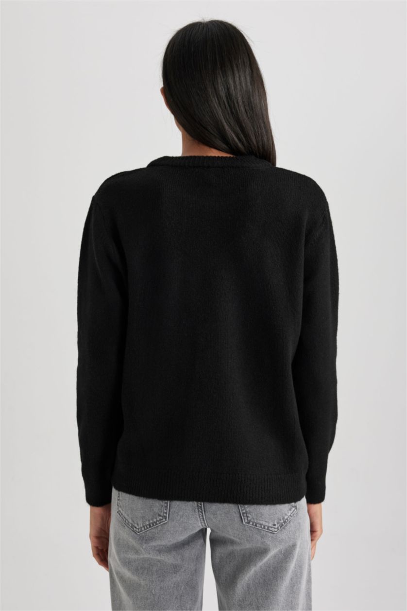 Woman Black Regular Fit Pullover