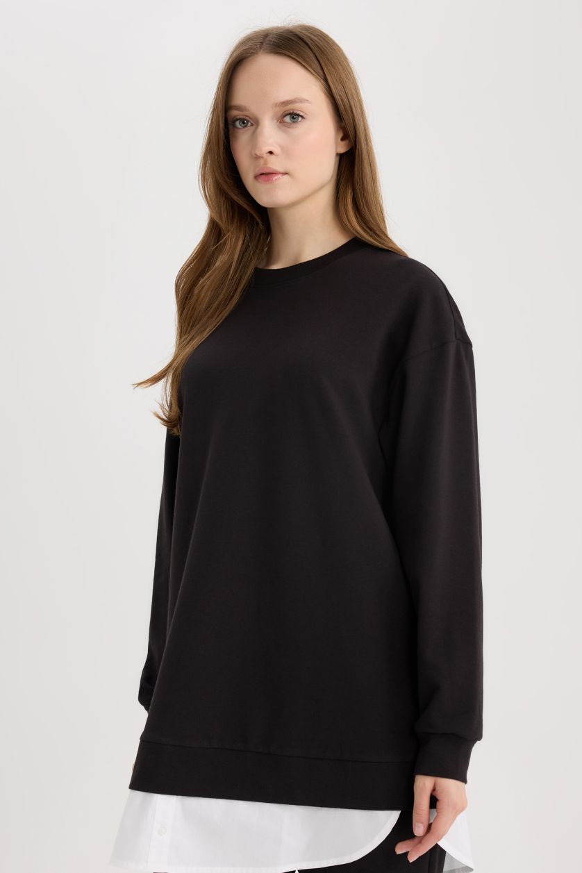 Woman Black Regular Fit Crew Neck Basic Sweatshirt Tunic