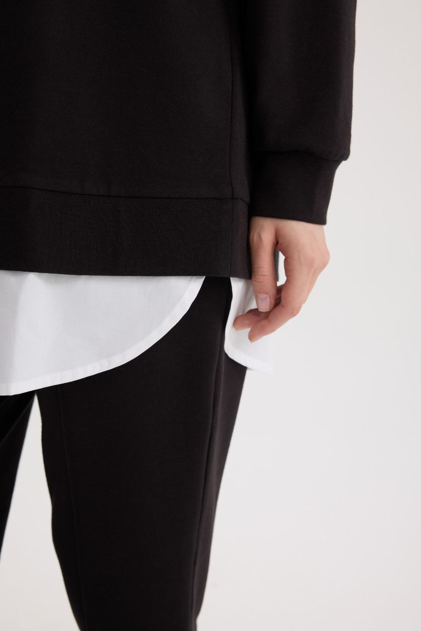 Woman Black Regular Fit Crew Neck Basic Sweatshirt Tunic