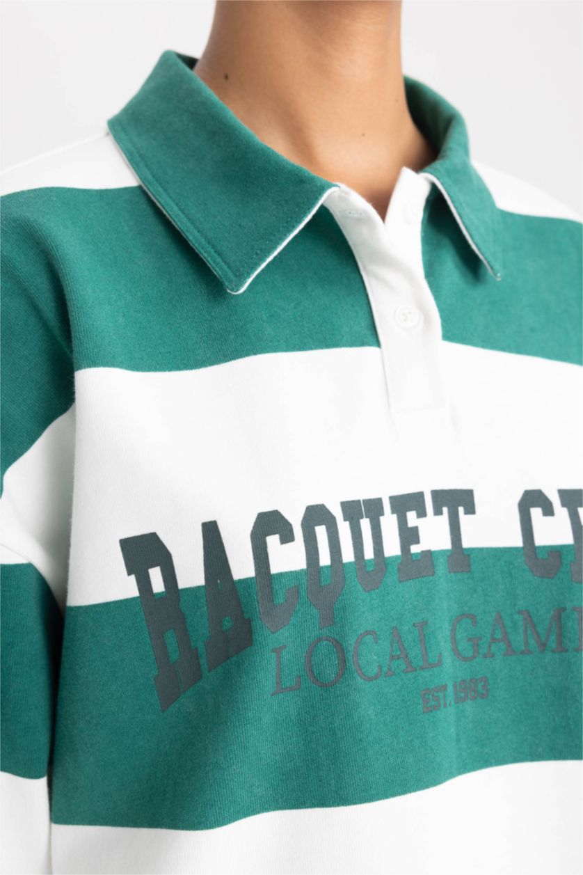 حريمي بيج فاتح سويت شيرت بطبعة شعار اوفر سايز بياقة بولو