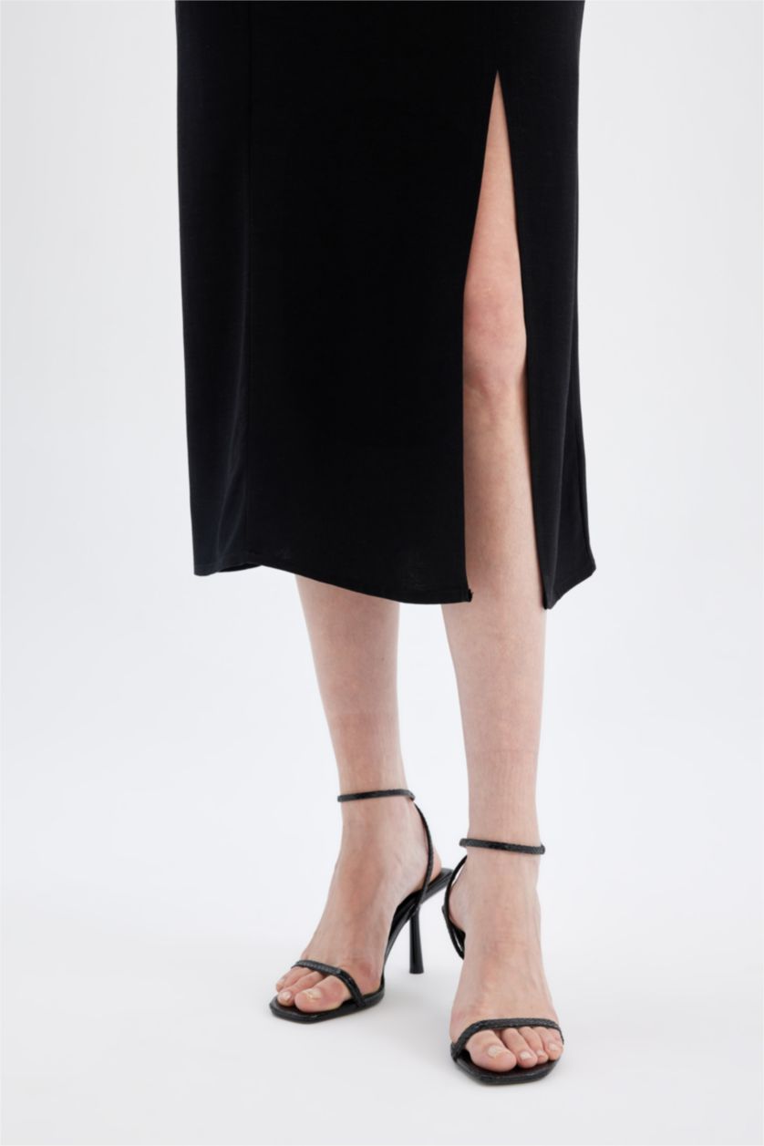 Kadın Siyah Kare Yaka Keten Karışımlı Yırtmaçlı Askılı Midi Abiye Elbise