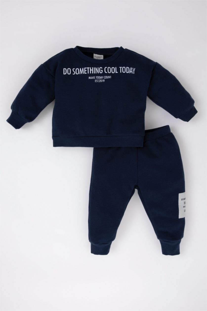 طفل صغير كحلي طقم اولادي بطبعة شعار سويت شيرت و بنطلون بقصة عادية - قطعتين