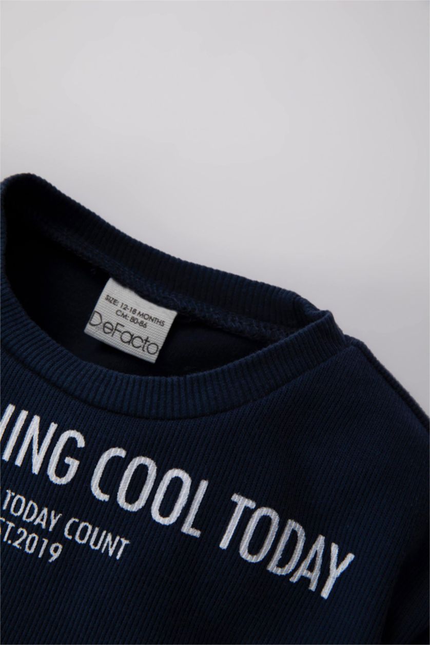 طفل صغير كحلي طقم اولادي بطبعة شعار سويت شيرت و بنطلون بقصة عادية - قطعتين