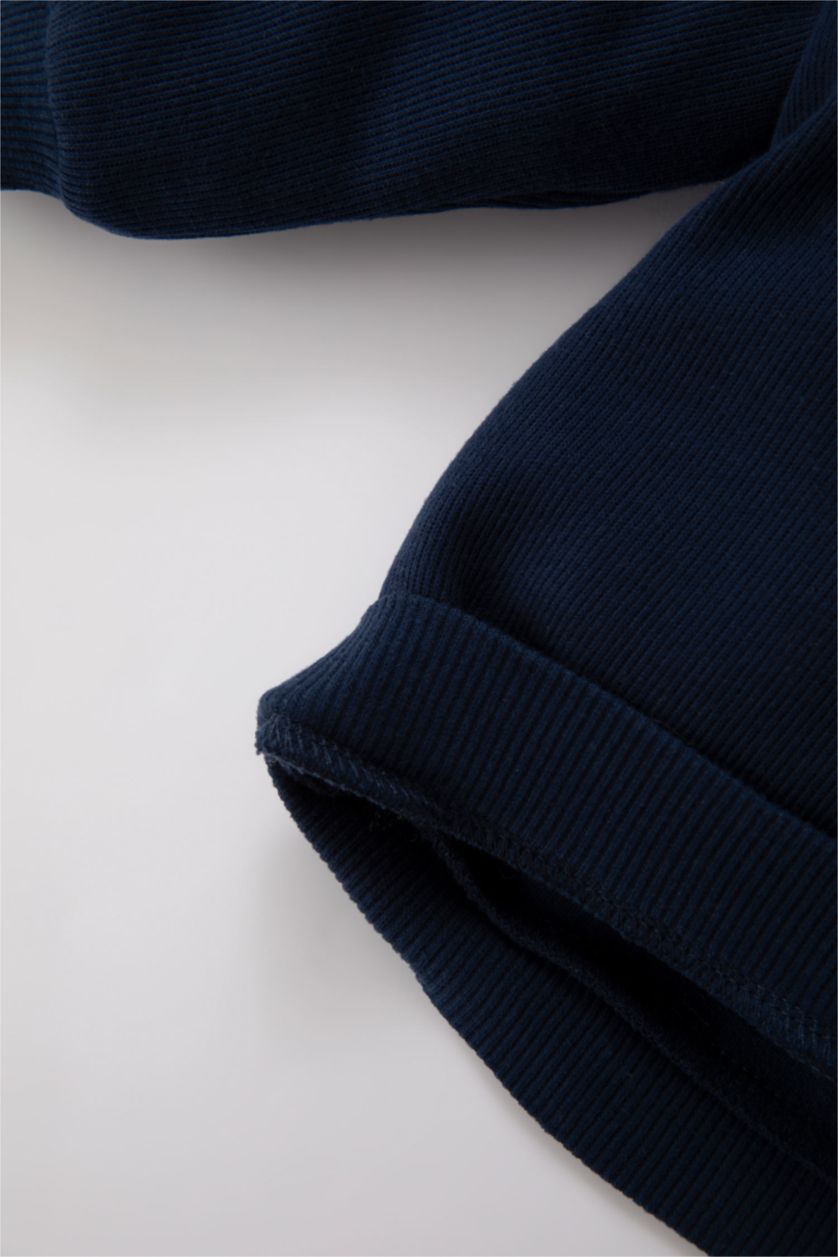 طفل صغير كحلي طقم اولادي بطبعة شعار سويت شيرت و بنطلون بقصة عادية - قطعتين