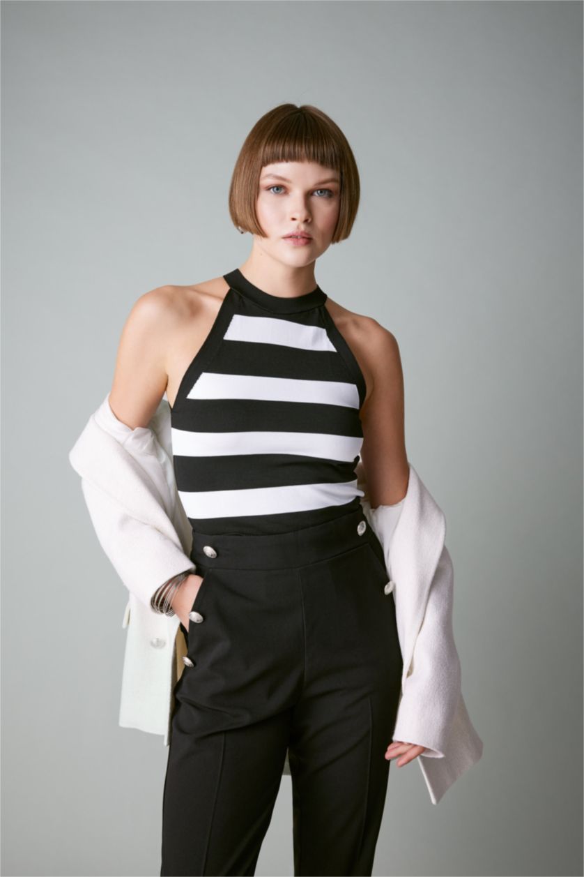 Kadın Siyah Fitted Çizgili Halter Yaka Atlet