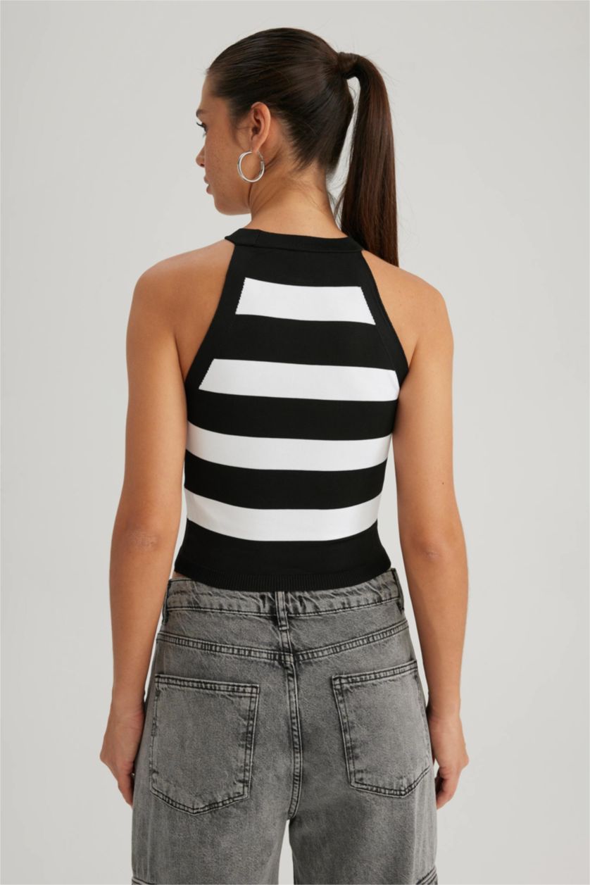 Kadın Siyah Fitted Çizgili Halter Yaka Atlet