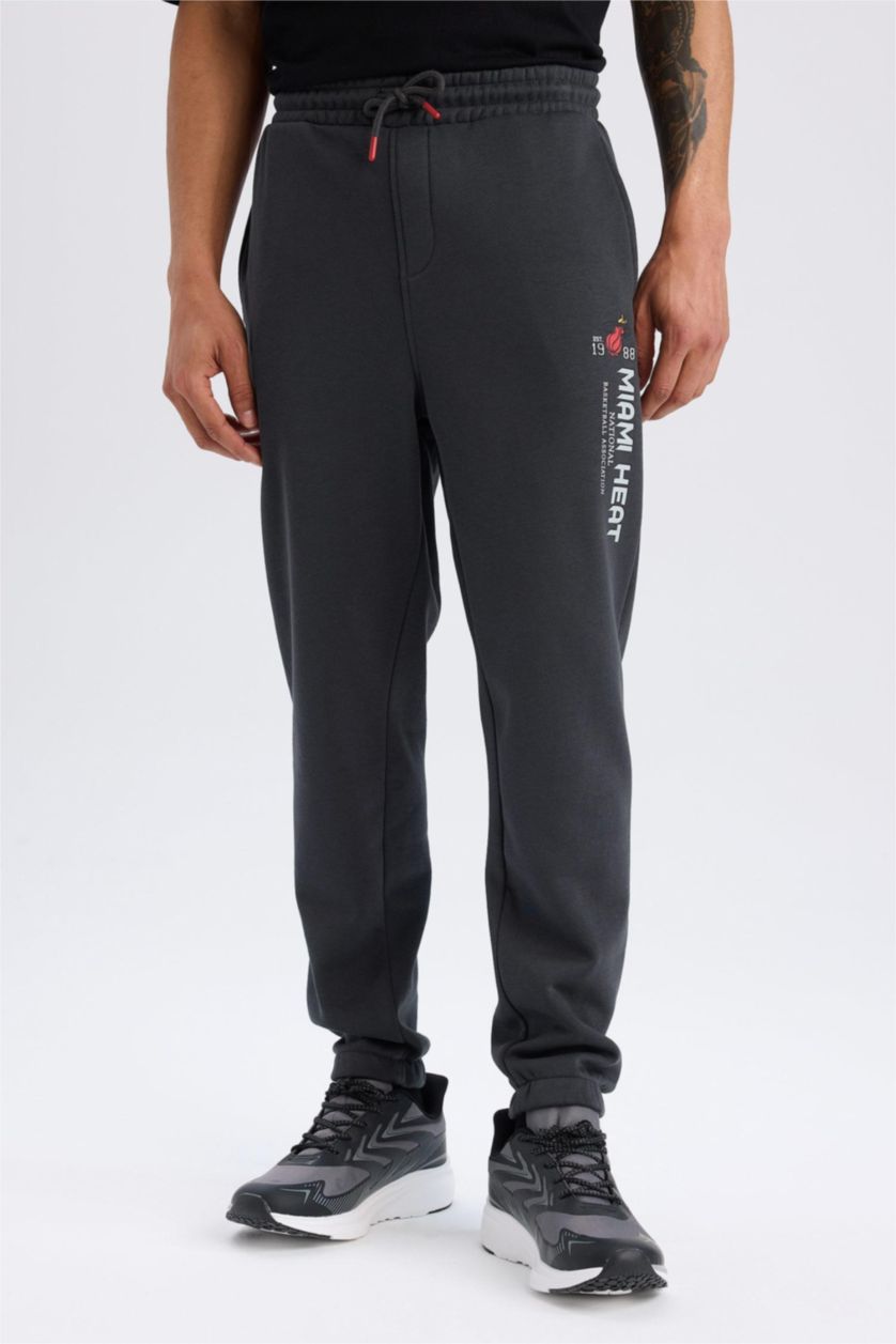 Erkek Antrasit NBA Miami Heat Kalın Jogger Eşofman Altı Standart Fit Beli Bağcıklı Cepli