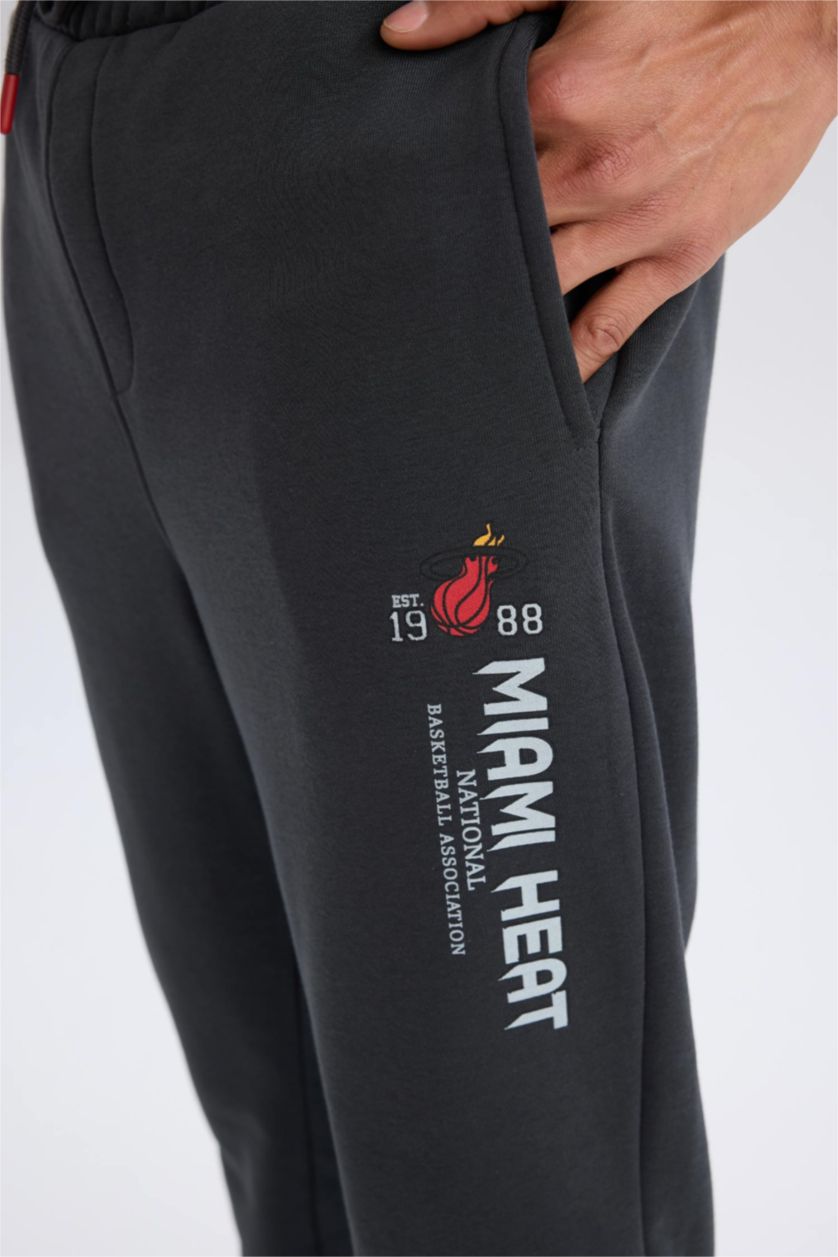 Erkek Antrasit NBA Miami Heat Kalın Jogger Eşofman Altı Standart Fit Beli Bağcıklı Cepli