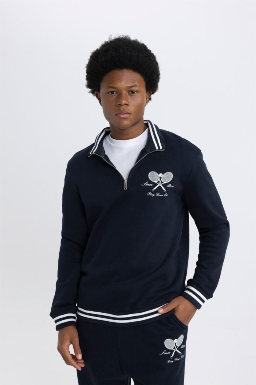 Erkek Lacivert Standart Fit Dik Yaka Sporcu Yarım Fermuarlı Baskılı Sweatshirt