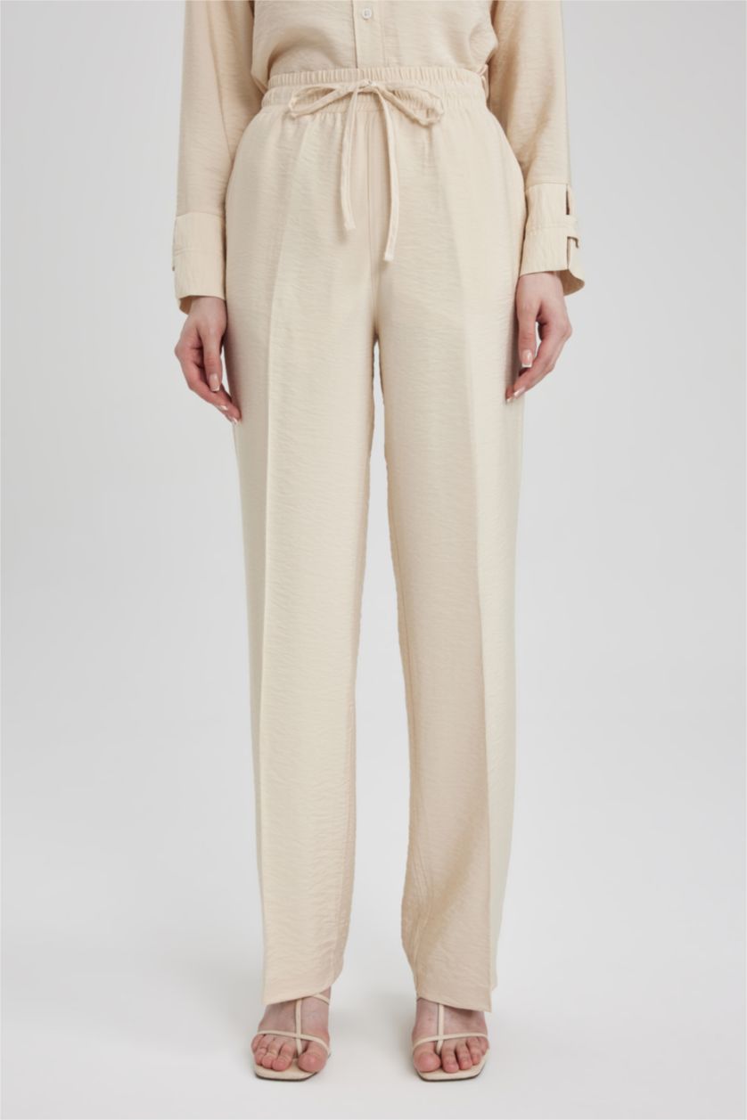 FEMME Beige Pantalon Coupe Classique