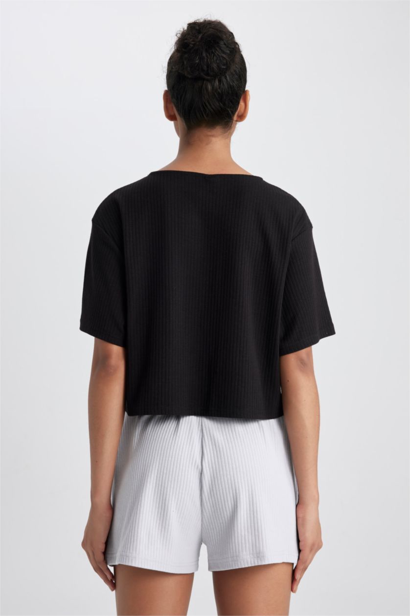 Woman Black Crop Ribana Short Sleeve T-Shirt