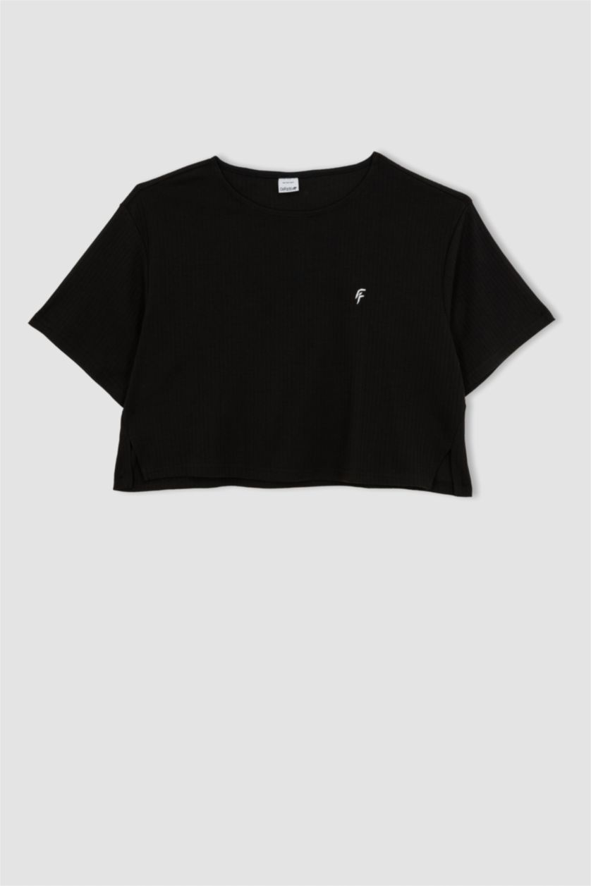 Woman Black Crop Ribana Short Sleeve T-Shirt