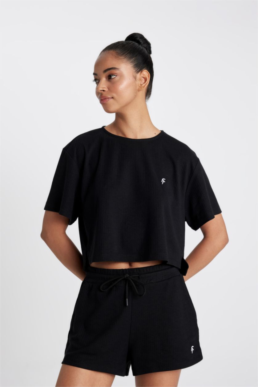 Woman Black DeFactoFit Crew Neck Sports Crop T-Shirt