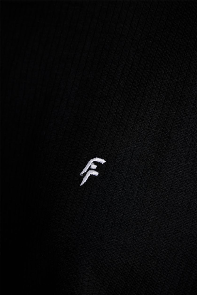 Woman Black DeFactoFit Crew Neck Sports Crop T-Shirt