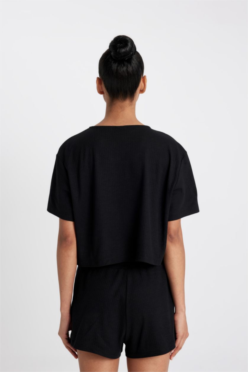 Woman Black DeFactoFit Crew Neck Sports Crop T-Shirt