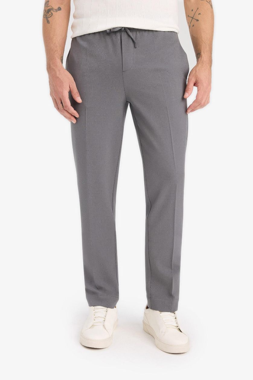 رجال رمادي داكن بنطرون جوجر فيت برجل عادي