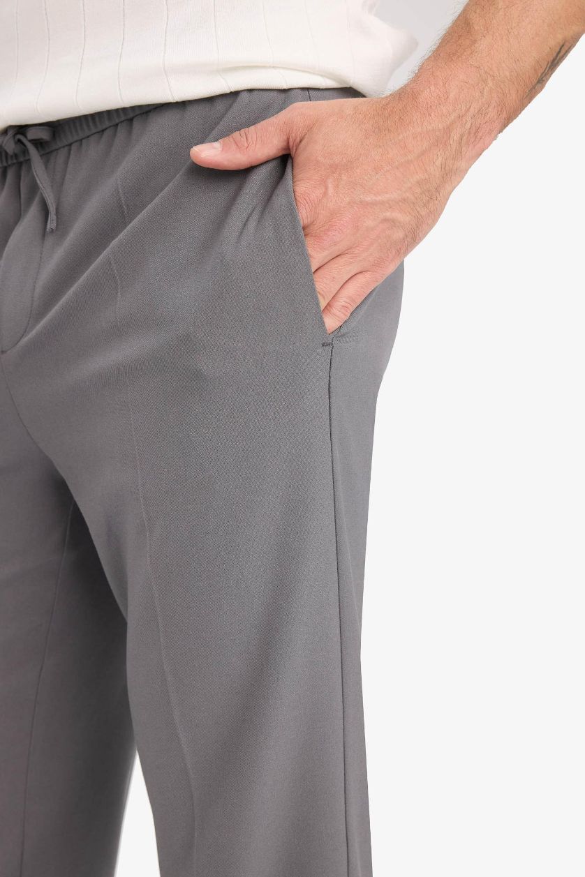 رجال رمادي داكن بنطرون جوجر فيت برجل عادي