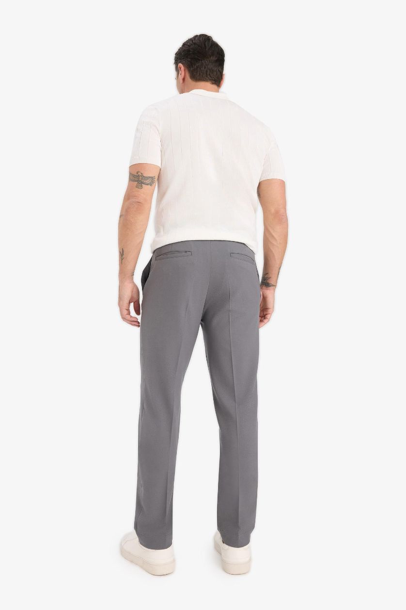 رجال رمادي داكن بنطرون جوجر فيت برجل عادي