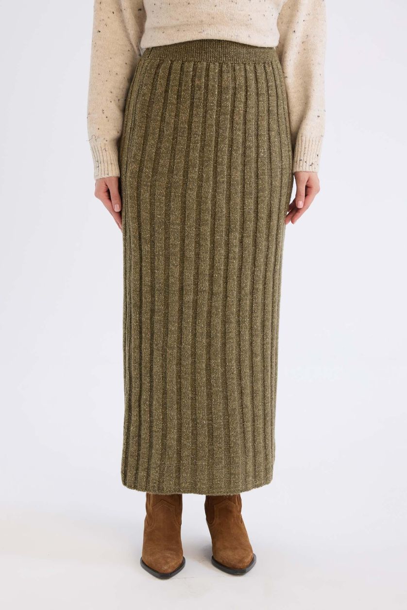 نساء كاكي فاتح تنورة طولية قصة عادية