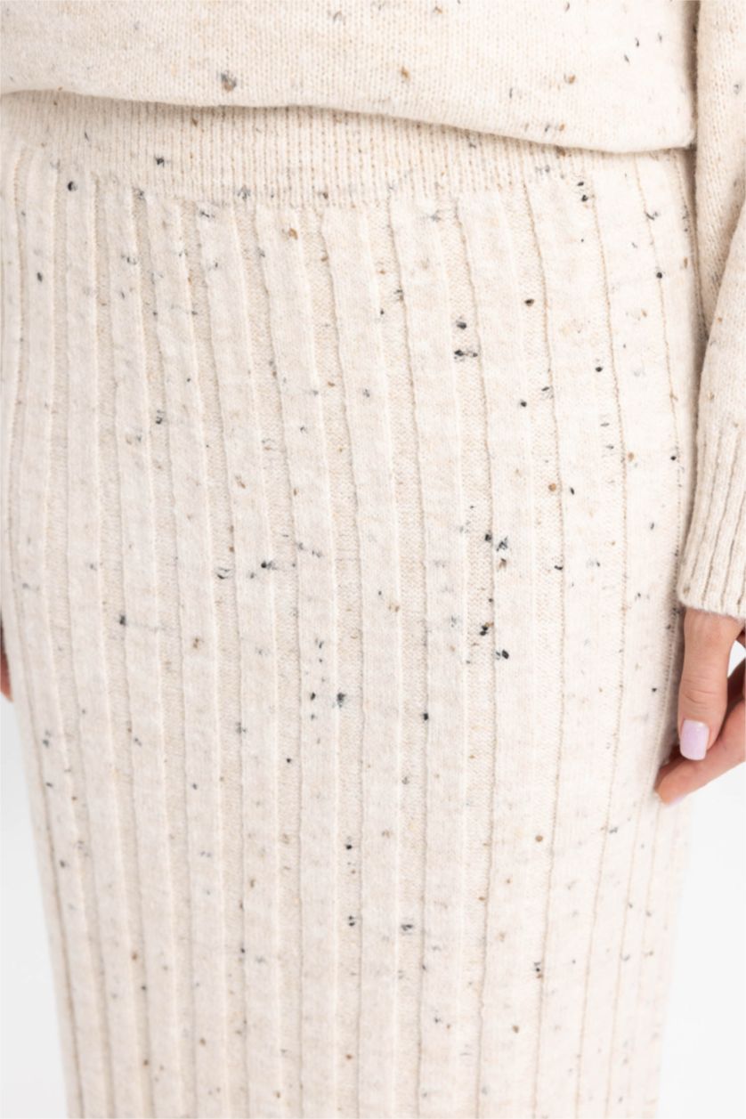 Kadın Ekru Regular Fit Beli Lastikli Basic Düz Maxi Triko Etek