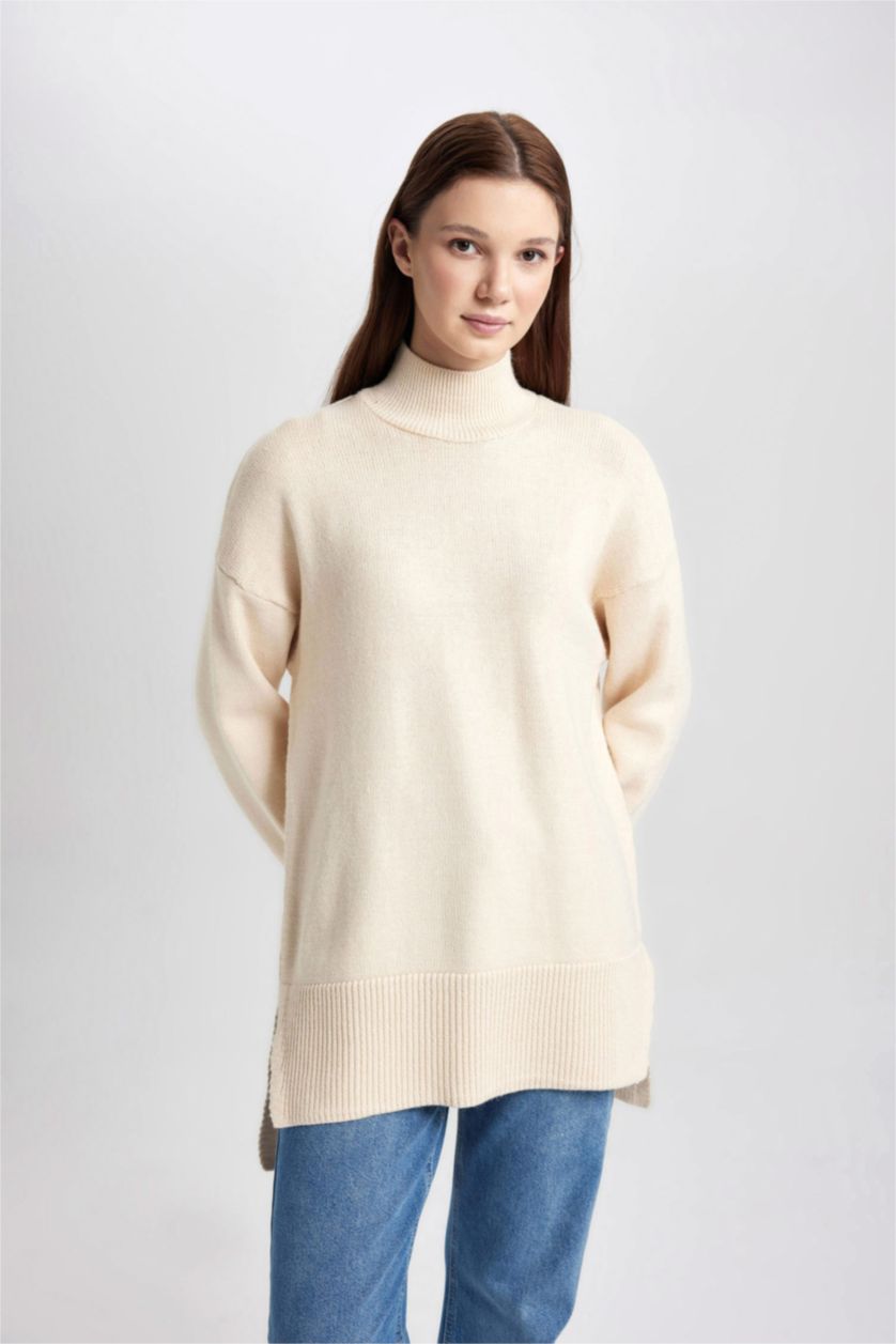 حريمي بيج فاتح تونيك قصة عادية بياقة عالية