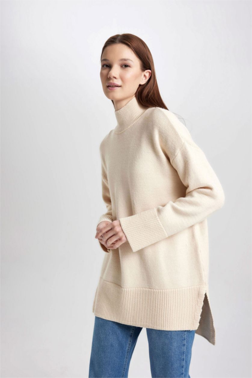 حريمي بيج فاتح تونيك قصة عادية بياقة عالية