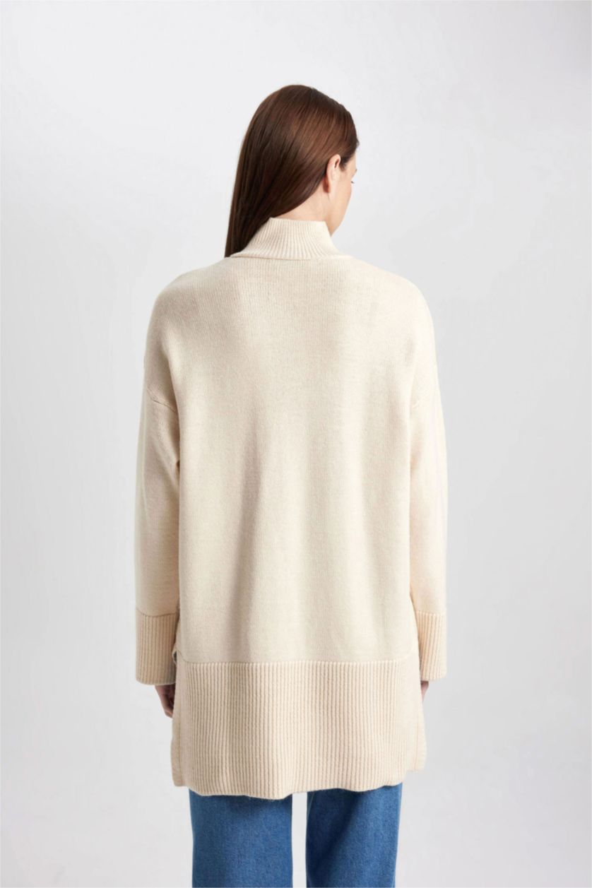 حريمي بيج فاتح تونيك قصة عادية بياقة عالية