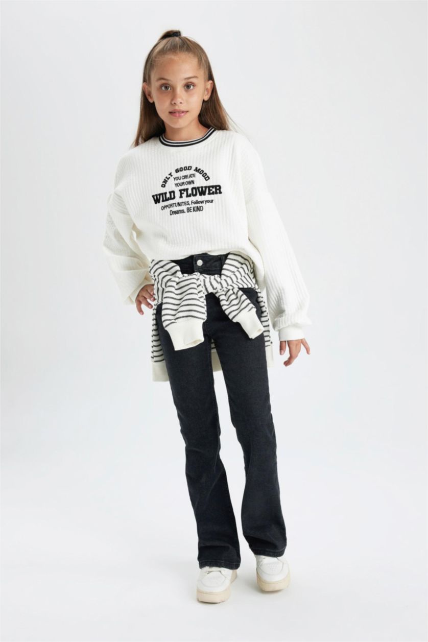 GIRLS & TEENS White Girl Oversize Fit Crew Neck Printed Sweatshirt