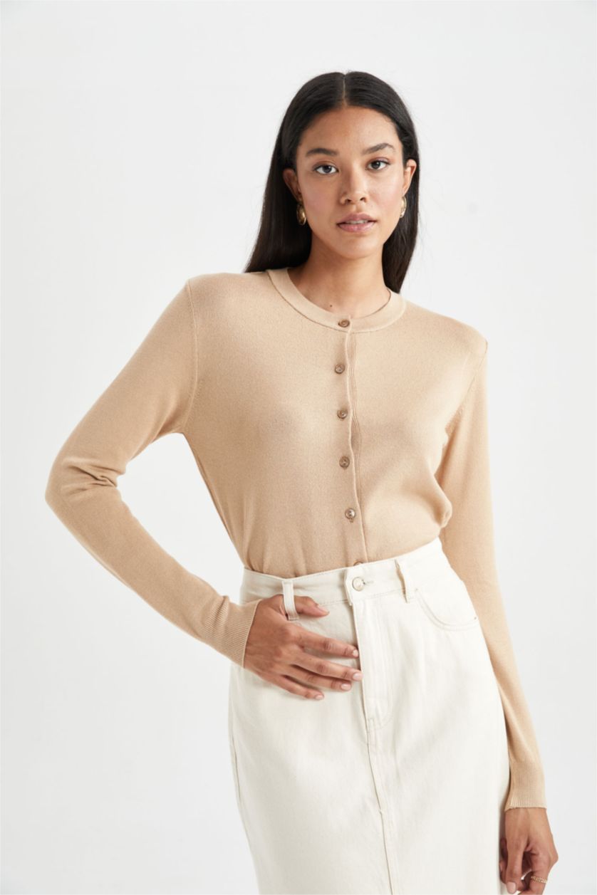 FEMME Beige Cardigan Coupe Slim à col rond