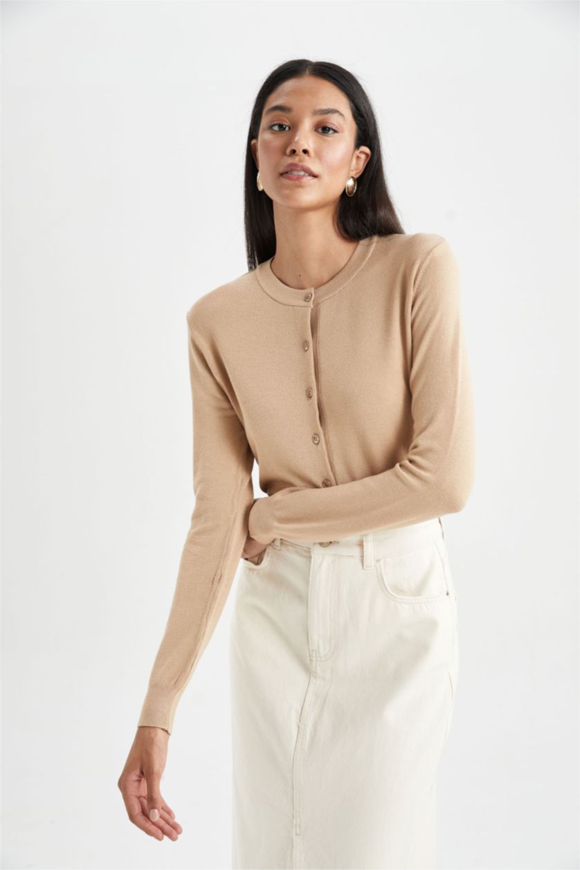 FEMME Beige Cardigan Coupe Slim à col rond