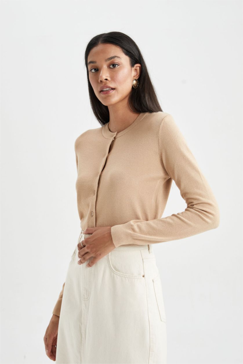 FEMME Beige Cardigan Coupe Slim à col rond