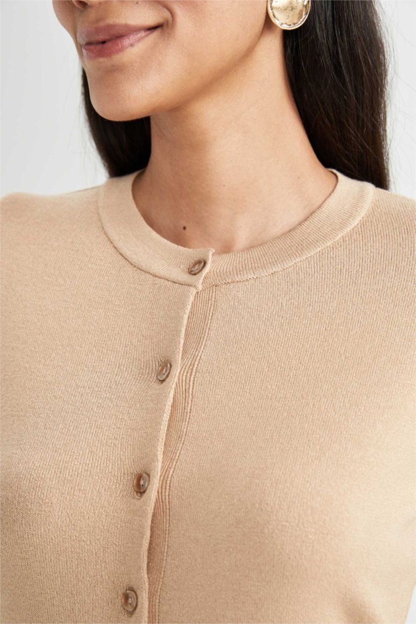 FEMME Beige Cardigan Coupe Slim à col rond
