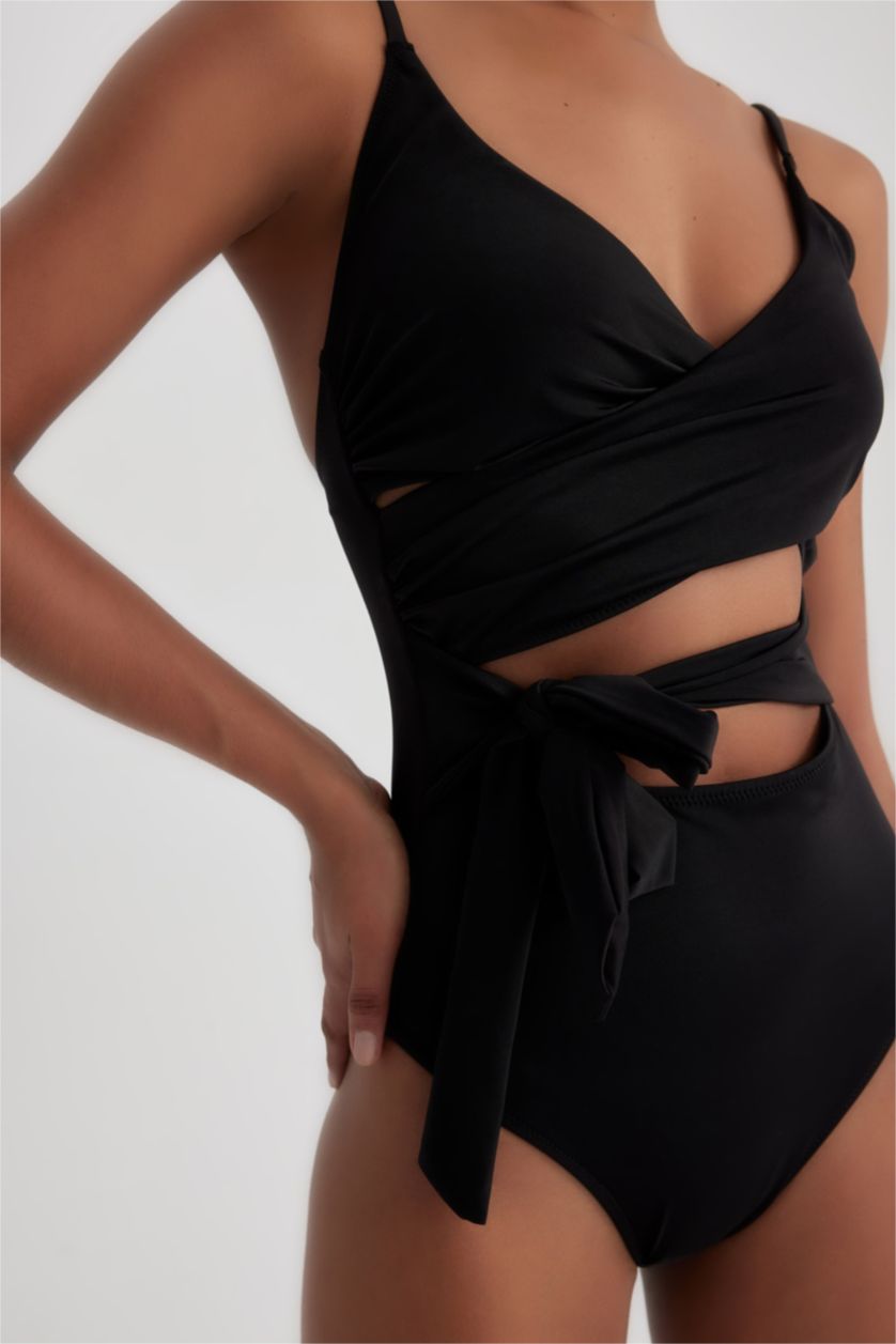 نساء أسود مايوه بحر قصة A