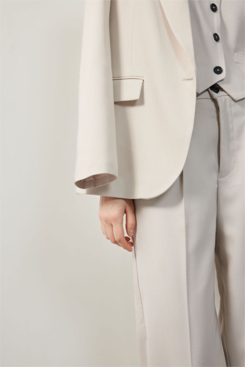 Woman Beige Oversize Fit Buttoned Basic Blazer